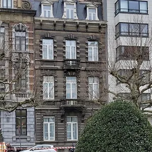 https://le-piercot.brusselshotelsbook.com
